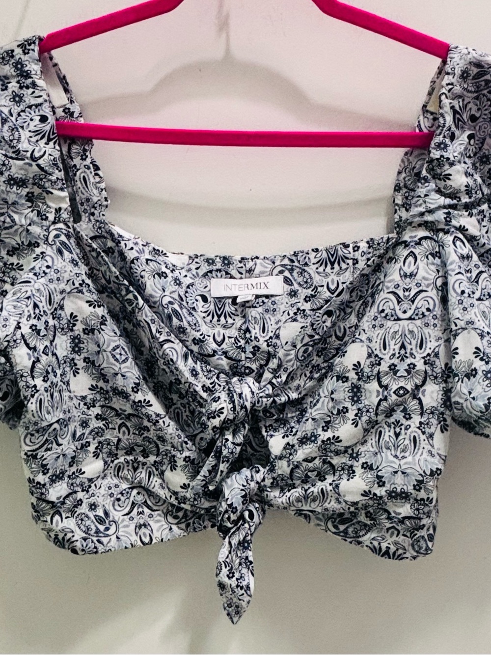 INTERMIX navy & White Paisley Tie-Front Crop Top